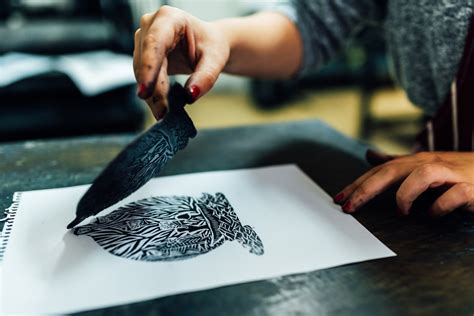 Why Would a Printmaker Prefer Etching Over Engraving: A Delve into the Art of Printing Techniques